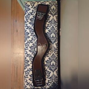 Brown Contoured Leather Girth for Horses - Premium Comfort